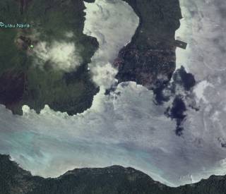 The southern bay in the Banda Islands is pretty shallow, but reflections prevent seeing that