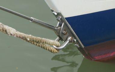 Snubber line coming from a bobstay tang