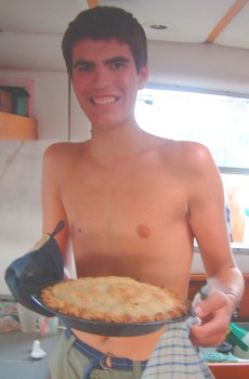 Chris bakes a superb pie with fresh apples from Ecuador