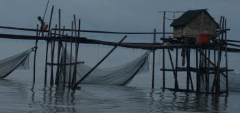 Fishing platforms on the NE approach to Bunyu Is
