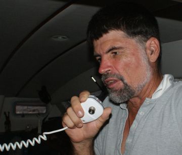 Jon chats to Vamp on VHF, off the Indian coast