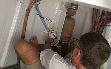 Testing the starboard engine room float switch & bilge pump