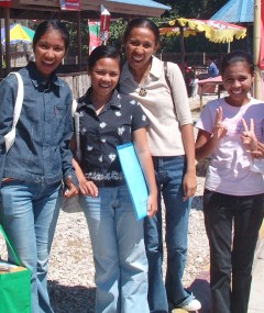 Big smiles from Lidya, Reny and other university student guides.