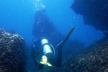 Leeza explores rock formations at 20m off Aiduma