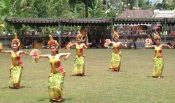 Beautiful, stylized Balinese dancing