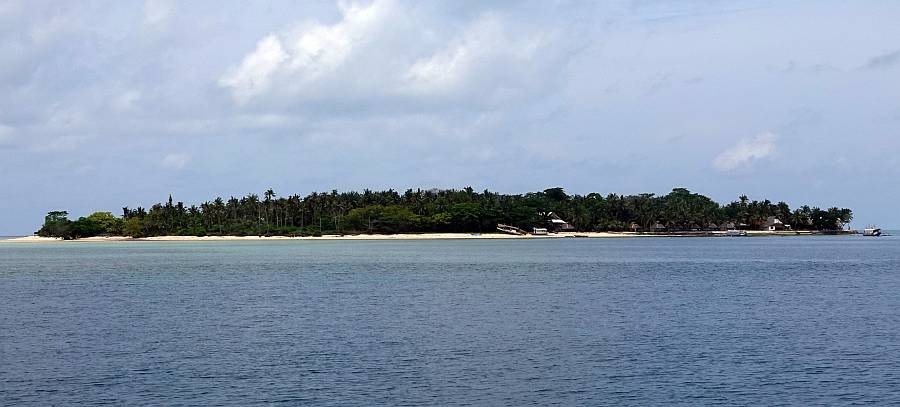 Approaching Reef Island from the north