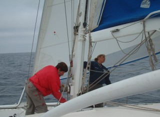 Shaking the reef out of the mainsail after the wind lightened up again