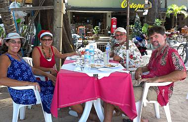 Lunch with Daryl & Loretta at a beach restaurant in Nai Yang