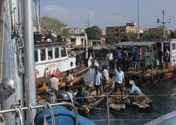 Big greeting party at Chennai's inner harbor