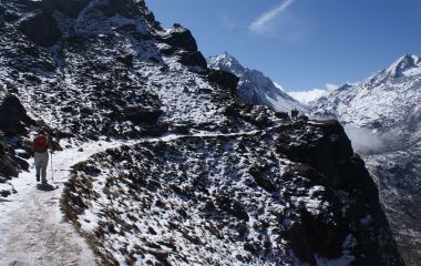 Stunning views on the steep & icy trail to Gosainkund
