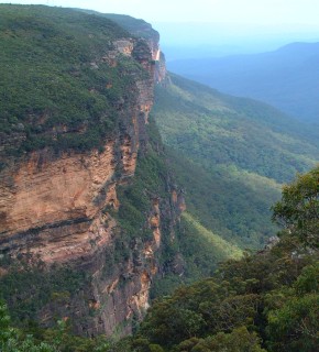 The fantastic cliffs of the Blue Mountains
