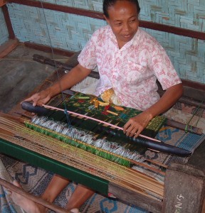 Amazingly complex weavings using crude but complex back-strap looms